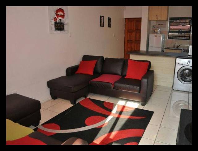 2 BEDROOM TOWNHOUSE RENTED IN WALMER HEIGHTS